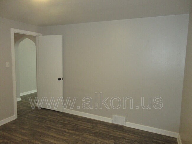 Building Photo - 4204 Willow Ave