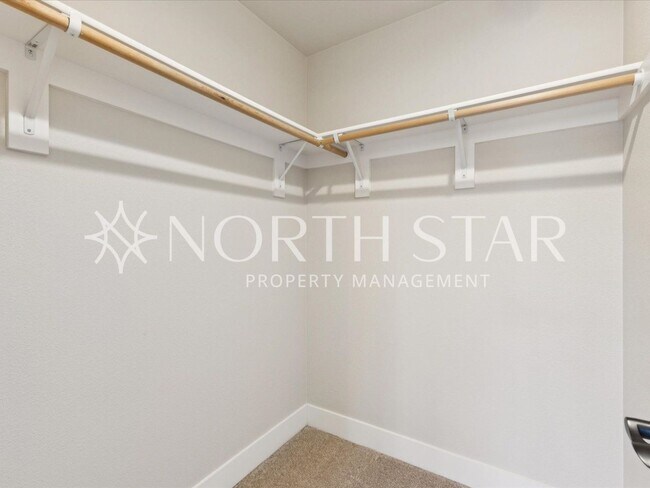 Building Photo - Newer Home in Summer Falls.