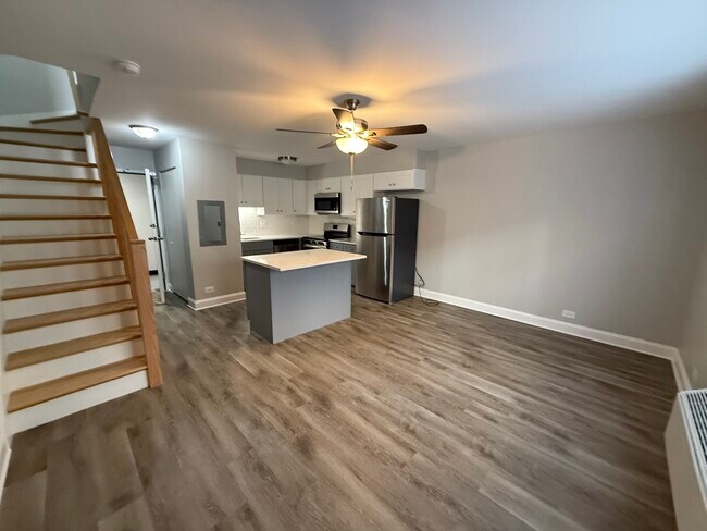 Building Photo - 744 W Gordon Terrace