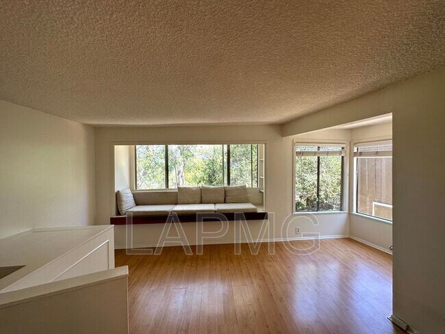 Building Photo - 2434 Echo Park Ave