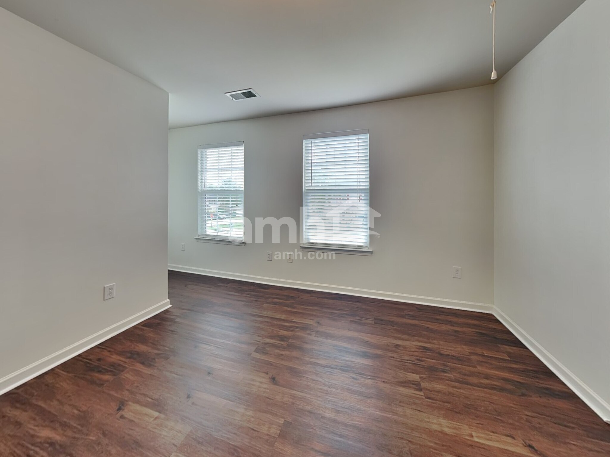 Building Photo - 10 Pfeiffer Ct