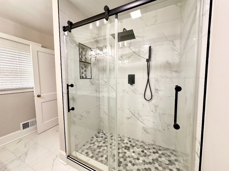 Building Photo - 117 Green Dr