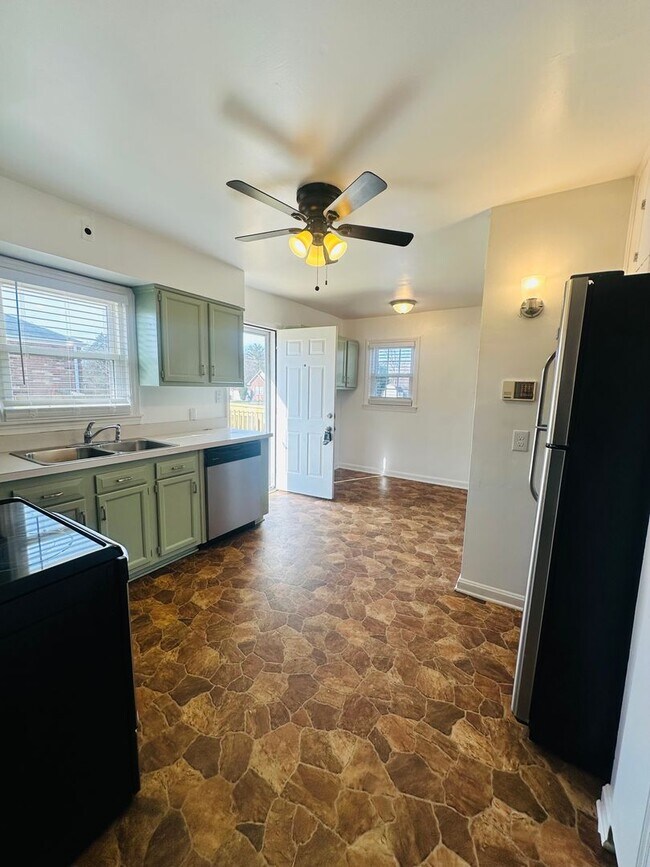 Building Photo - Spacious and stylish home in a prime Louisville location!