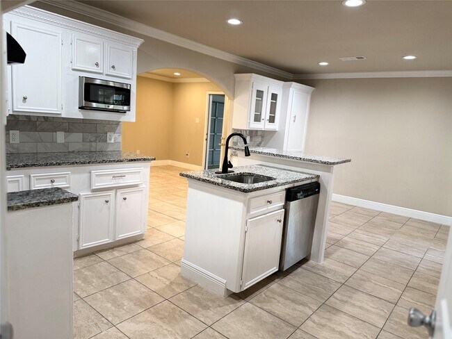 Building Photo - 610 Elk Dr