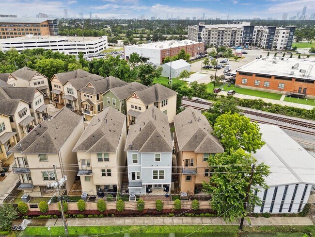 Building Photo - 6013 Kansas St