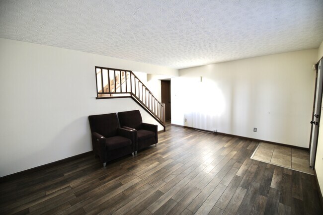 Building Photo - 7160 Lauretta Ct