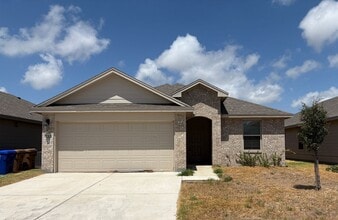 Building Photo - Move In Ready!