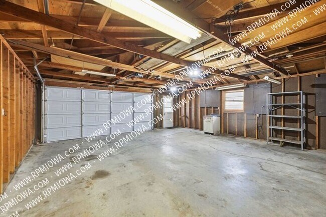 Building Photo - 402 S Clark Ave