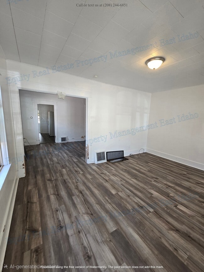 Building Photo - 921 W Clark St