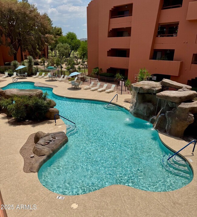 Building Photo - 4303 E Cactus Rd