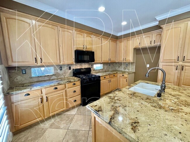 Building Photo - 5879 Riverbank Cir