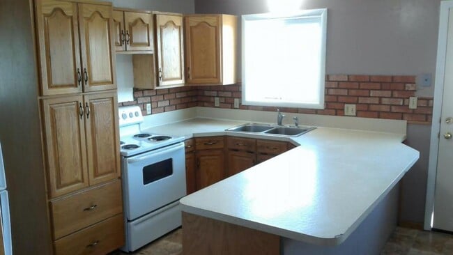 Building Photo - 576 ID-39