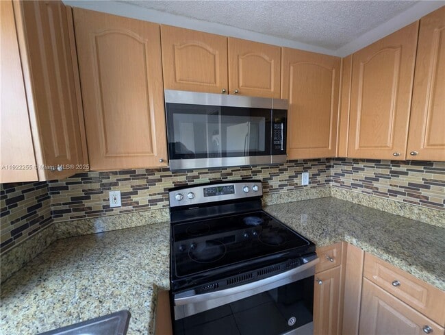 Building Photo - 6551 NW 170th Terrace