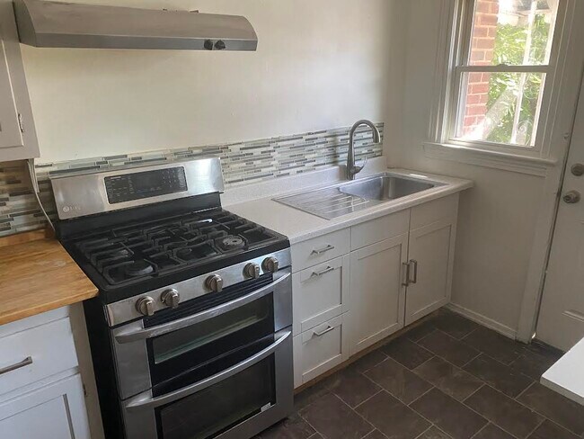 Building Photo - 2521 Benning Rd NE