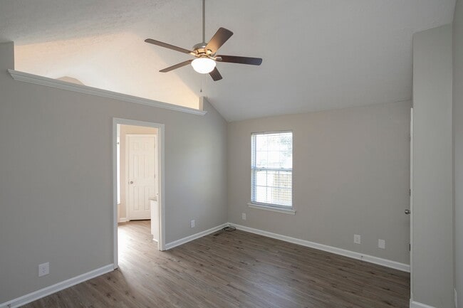 Building Photo - 112 Heritage Dr