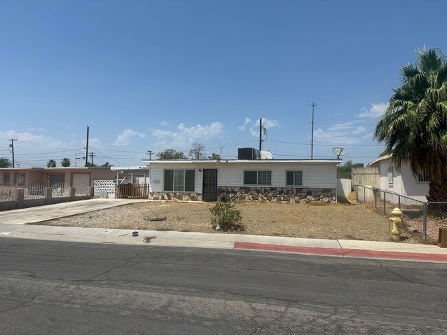 Building Photo - NLV!! Single Story!! 3 Bedrooms!! Carport!...