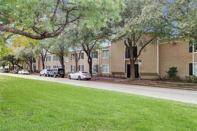 Building Photo - 835 Heights Blvd