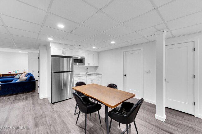 Building Photo - 1675 St Regis Ct