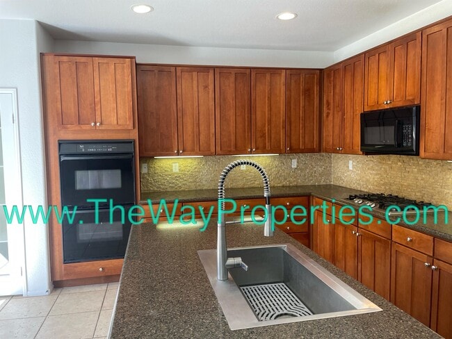 Building Photo - 15058 Zircon Dr