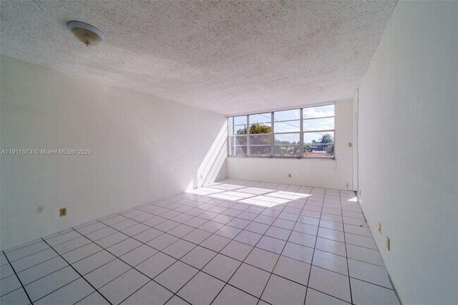 Building Photo - 2741 Taft St