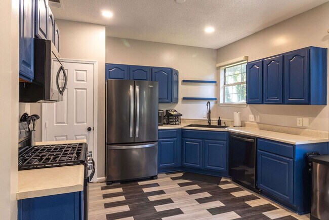 Building Photo - 9 Walthour Cove