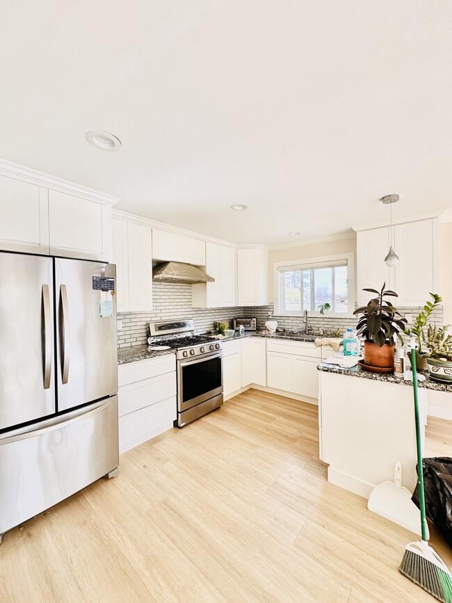 Kitchen - 3610 Reposo Way