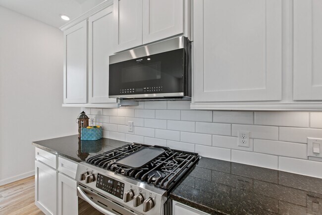 Building Photo - 4131 Balboa Dr