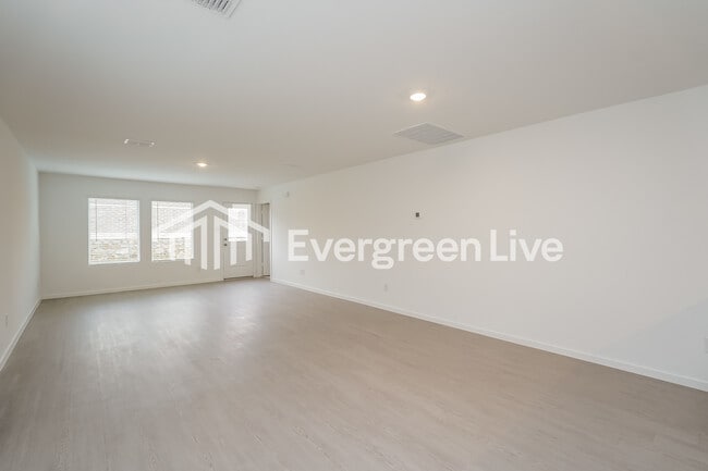 Building Photo - 808 Dressage Ln