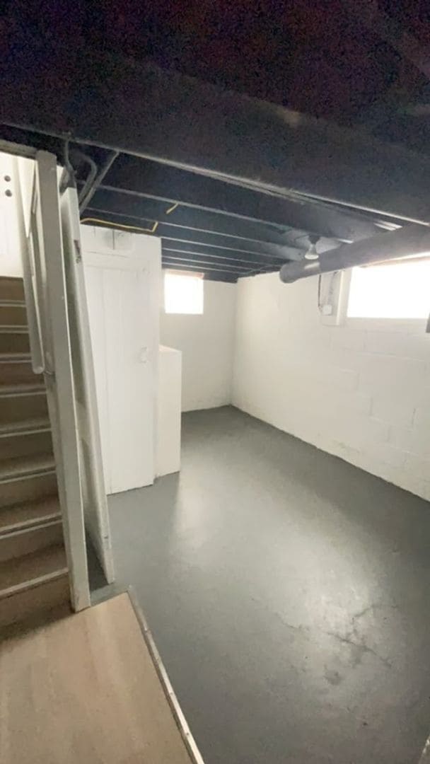 Building Photo - Three bedroom one bathroom home for rent