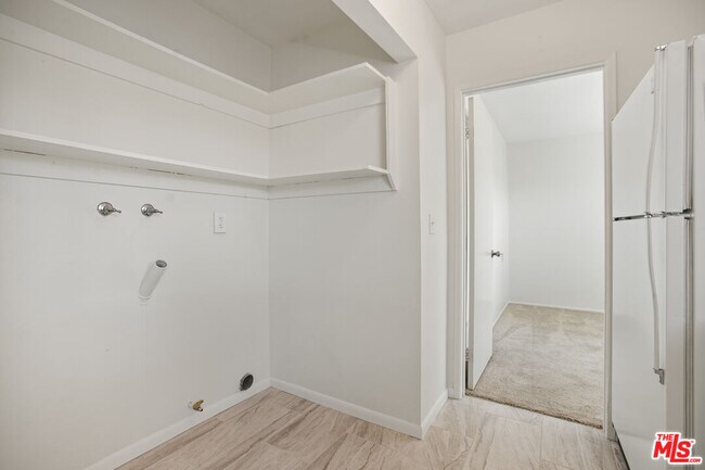 Building Photo - 5464 Evelyn Dr