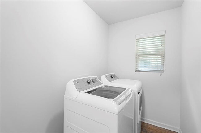 Building Photo - 2071 Nettie Ct