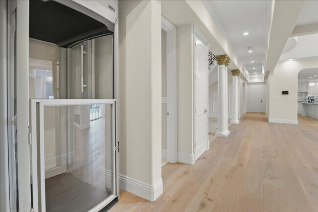 Building Photo - Luxury 10 Bedrooms, 9 Bathroom Estate for Lease in Los Gatos