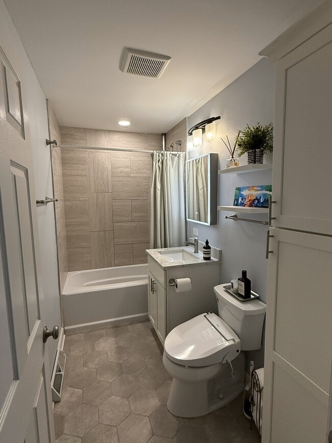 Building Photo - 355 N 2nd Ave