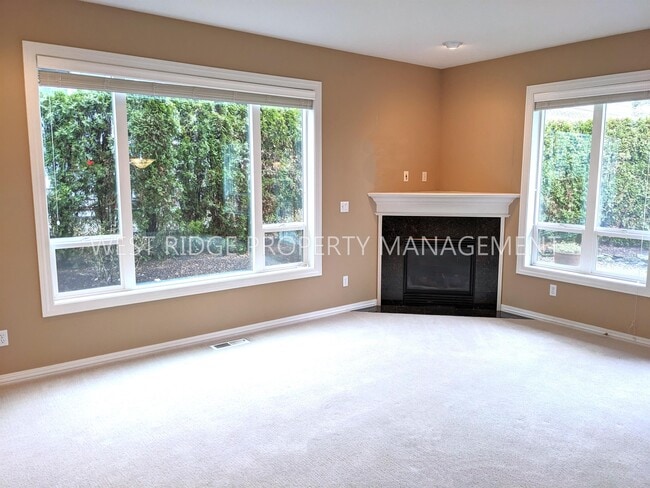 Building Photo - 14752 Davis Ln