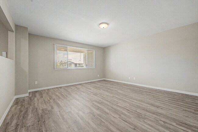 Building Photo - Single Family