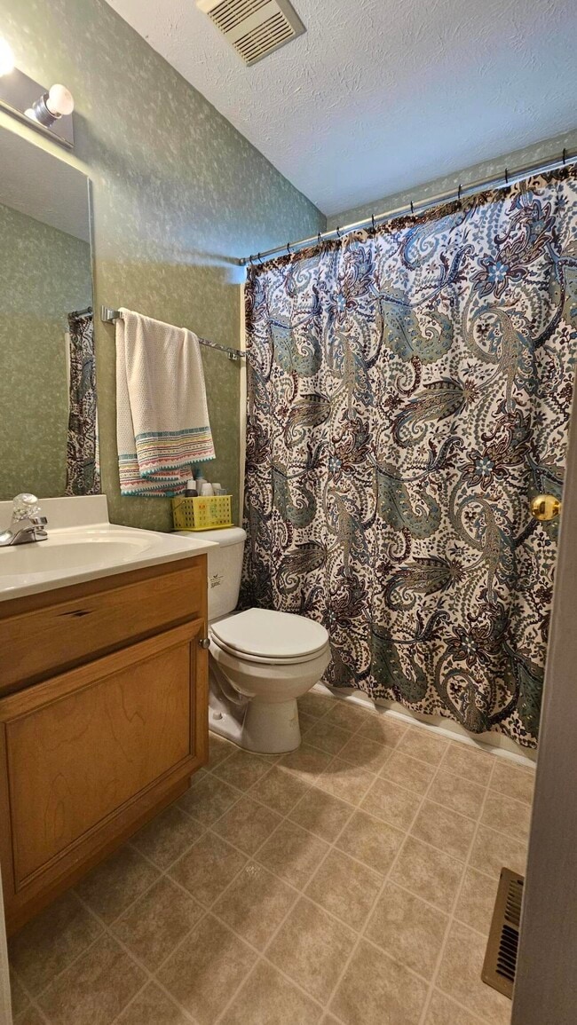 Building Photo - 265 Darenia Ln