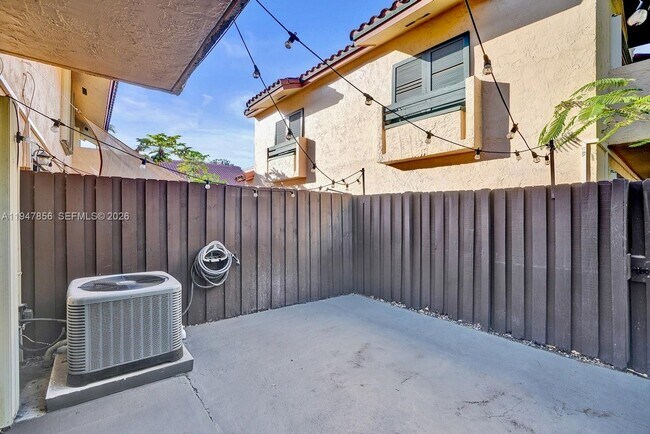 Building Photo - 10102 SW 77th Ct