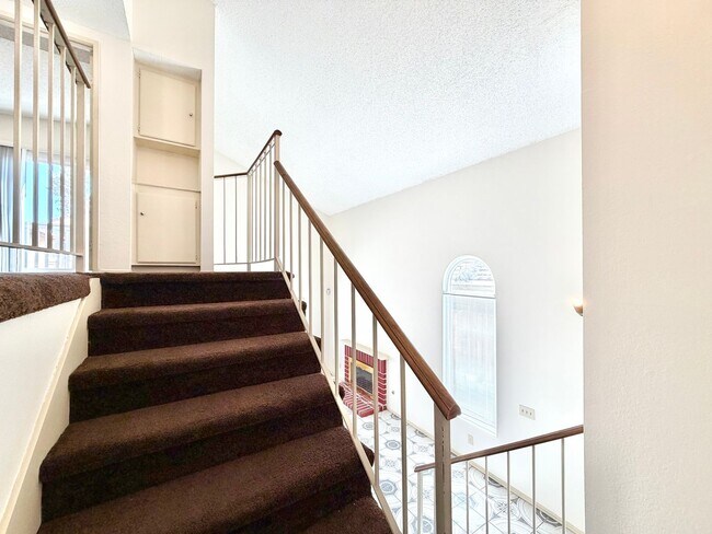 Building Photo - Gated 3 Bedroom 2.5 Bath Home with Bonus Room & Private Balcony