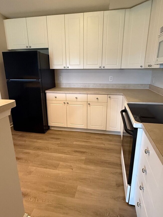 Building Photo - Hidden Springs II Condos