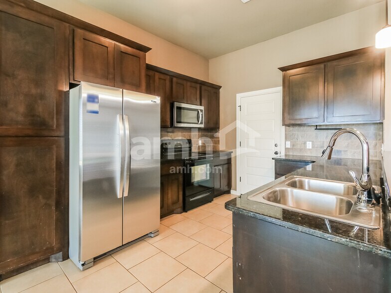 Building Photo - 11728 SW 22nd Terrace