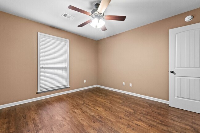 Building Photo - 2009 Ingleside Dr
