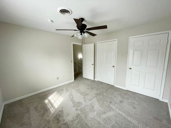 Building Photo - 2 Bedroom Townhome in NE Jackson!