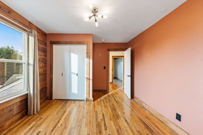 Building Photo - 3 Bedroom, 2.5 Bathroom Home with Exquisite Design