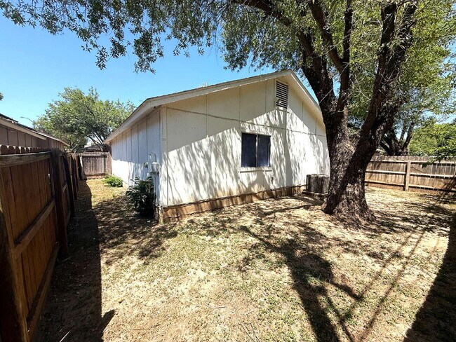 Building Photo - Move-In Ready 3BR/2BA: Updated Kitchen, New Light Fixtures & Fenced Yard