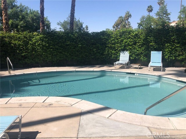 Building Photo - 1010 E Palm Canyon Dr
