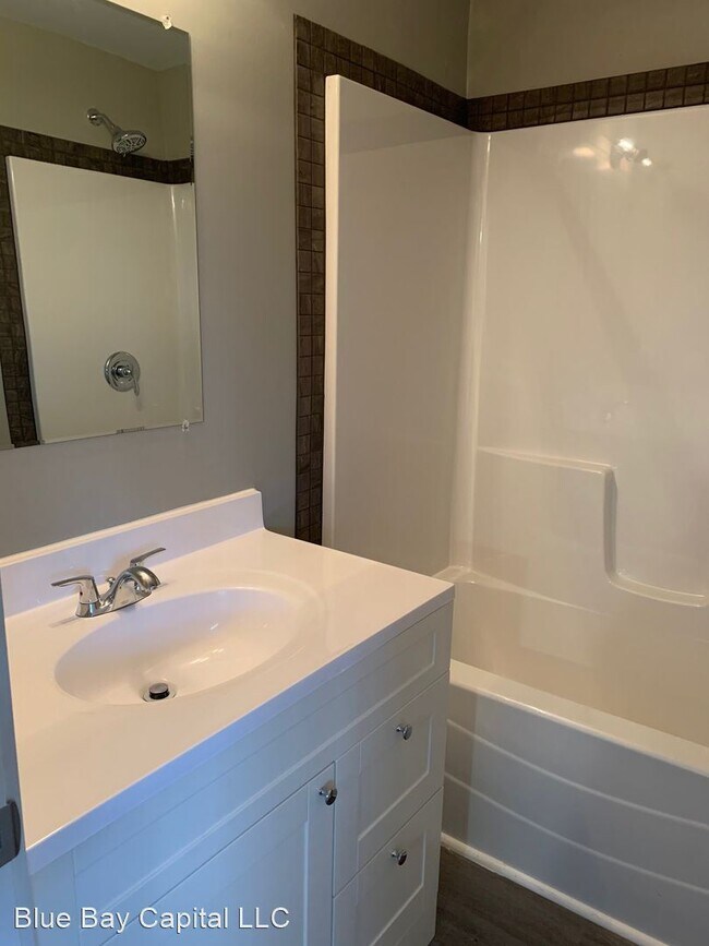 Building Photo - 3 br, 1 bath House - 372 Orchard Avenue