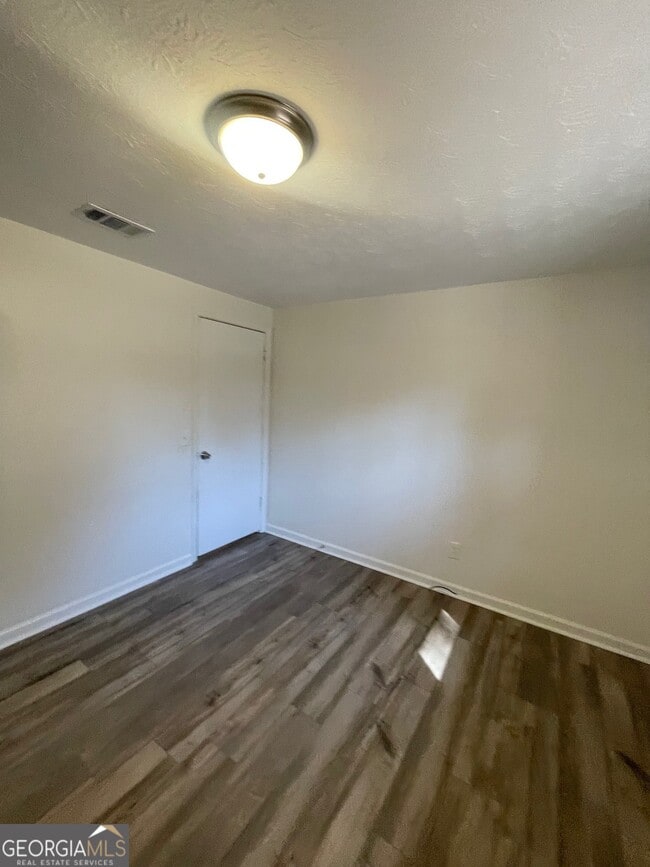 Building Photo - 150 S Meadowcliff Cir