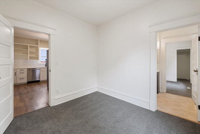 Building Photo - 1113 W Montgomery Ave