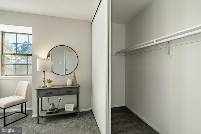 Building Photo - 233 Holly Dr