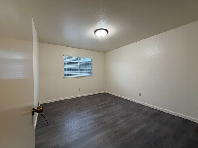 Building Photo - 745 Cedar Dr